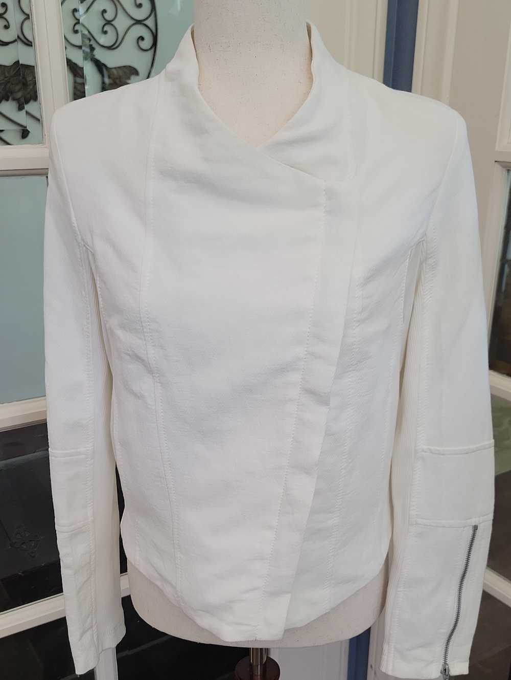NWT -- BLANK NYC White Textured Asymmetric Zip-Detail Jacket | Size: S